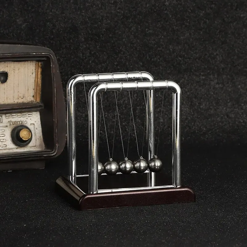 نيوتن مهد التوازن الصلب الكرة  - مراجعة Newton Cradle Large وسعره
